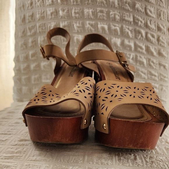 Olivia Miller Tan Platform Sandals - Picture 8 of 8